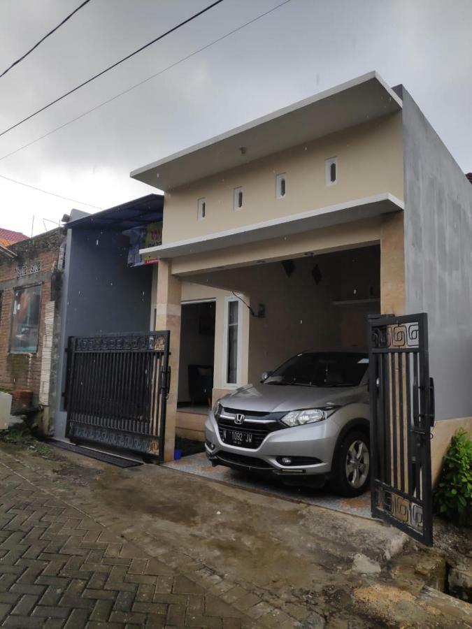 Homestay Wahyudi 1 Syariah Tlekung Exterior foto
