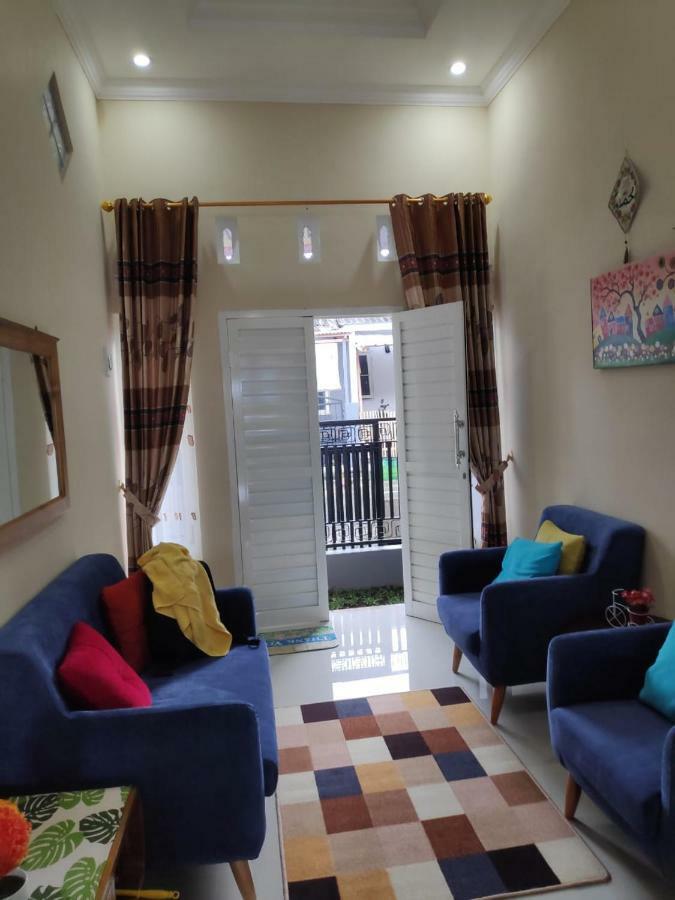 Homestay Wahyudi 1 Syariah Tlekung Exterior foto